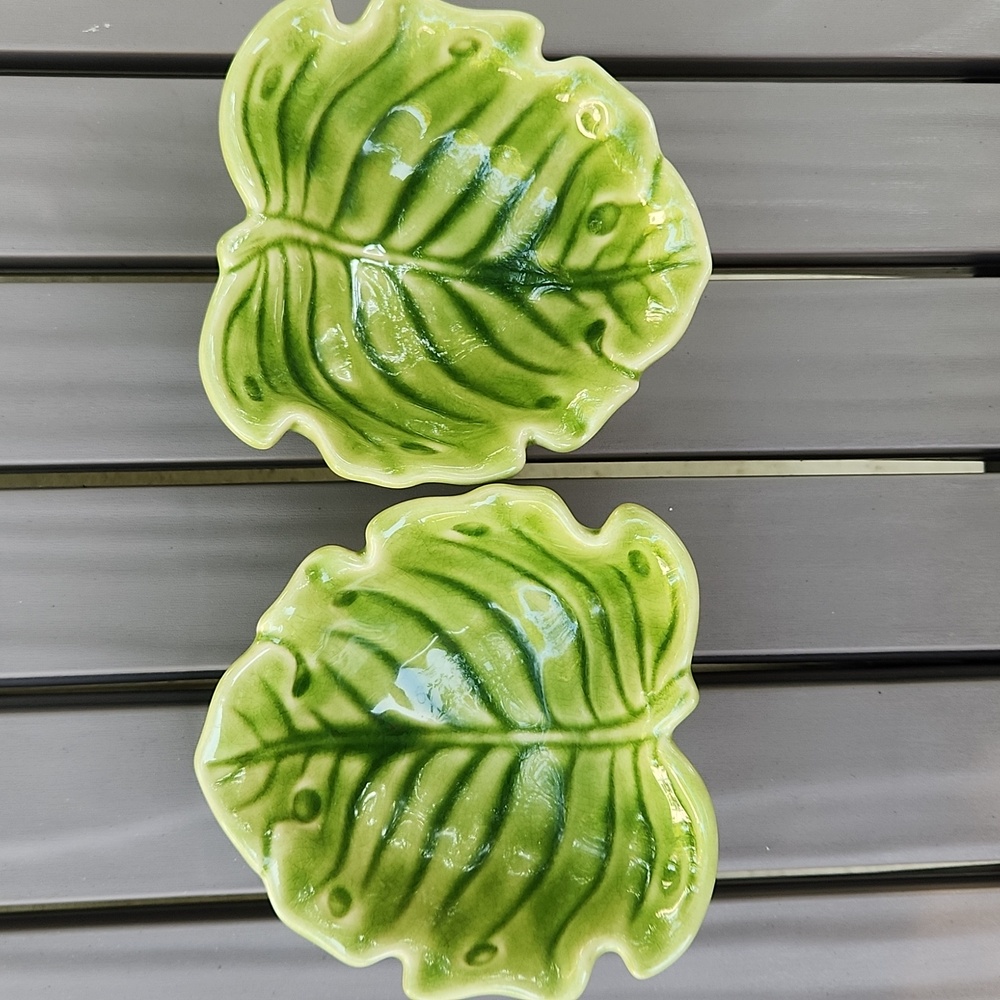 Monterey Collection Leaf-Shaped Ceramic Bowls Green Small Set Of 2 - Picture 10 of 13